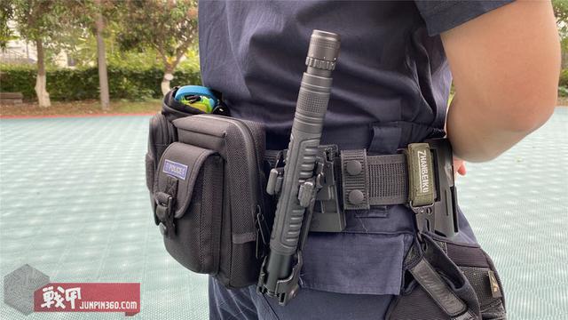 1+1?2--纳丽德19英寸带灯勤务棍机械甩棍评测