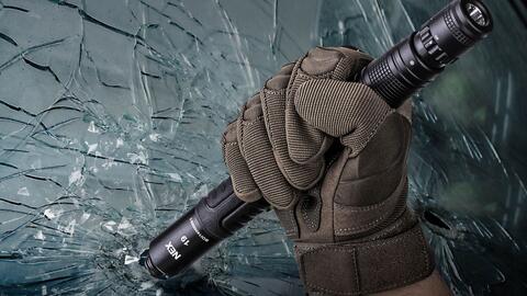 与大家聊一下甩棍的棍套,所谓快拔出棍你首先还是需要有根机械棍