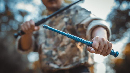 轻重皆宜,举重若轻 浅谈弘安保罗黑水阻力棍 弘安保罗烧蓝全钢版锋芒陀螺甩棍