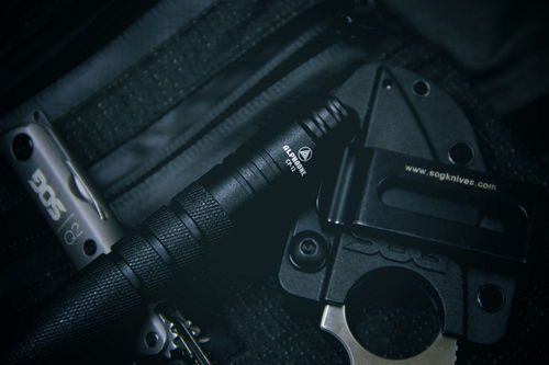 谁曾仗剑走天涯,而今甩棍闯天下 alphaonecp 12机械甩棍体验