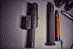 自带棍头卡,出棍更迅速,牧马人快拔棍套体验